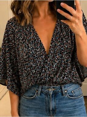 Willow & Root Navy Floral Surplice Blouse Size Small